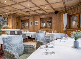 Heimatbühne im Trofana Royal