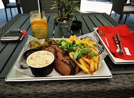 Rednekk BBQ&BAR