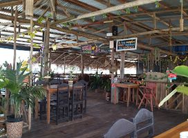 YAKUMAMA RESTOBAR FLOTANTE