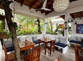 Weezie’s Patio Cafe & Bar