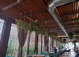 CRUSH Restaurant & Bar & Lounge