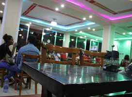 Holly Cafe & Resturants