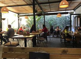 Flora Cocina & Café