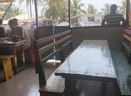 LIFE GOES ON CAFE