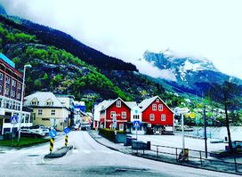 Glacier Restaurant, Bar & Cafe