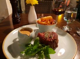 Frais restaurant, coctails, vine