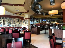 Julian's Bar and Restaurant