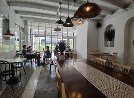 The Replacement - Lodge & Kitchen