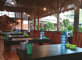 Teras Kayu Resto
