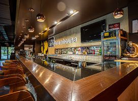 zip's gastro & bar