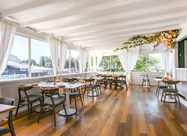 Dee Den Restaurant