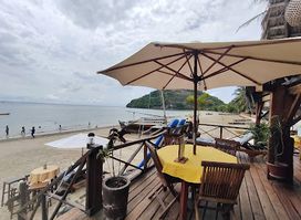 Tsy Manin - Resto & Chill Out Bar