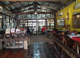 de Paolo's Restaurant