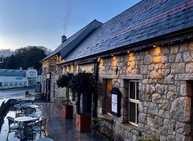Byrne & Woods Bar & Restaurant
