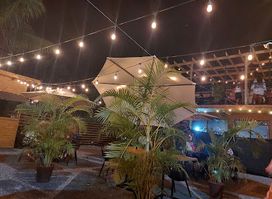 The Yard Bar and Grill