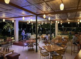 Naya Bar and Grill