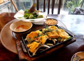 Cái Mâm Restaurant - Vietnamese Cuisine & Vegetarian Options 02