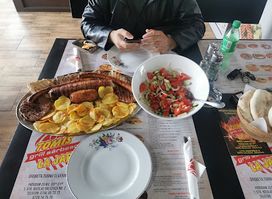 Tomis Grill