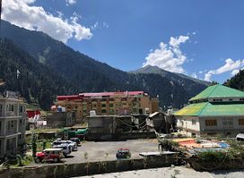 New Park Hotel & Restaurant