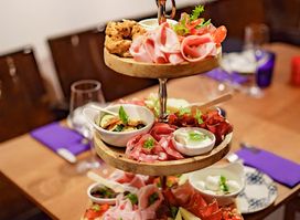 Crudo Wine Lounge