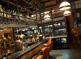 Opera Restaurant Bar & Grill