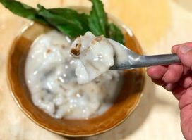 Grandma Bai's Ancient Khao Kiap Pak Mo - ข้าวเกียบปากหม้อโบราณ (ยายใบ้)