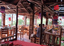 Chợ Tình Quán - 22 Ngũ Chỉ Sơn, Sapa