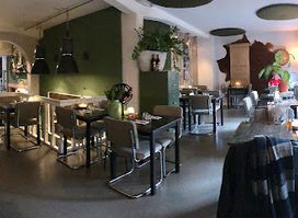 Sloop Wine & Dine