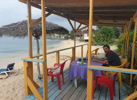 Quality's Seabreeze Restaurant & Bar