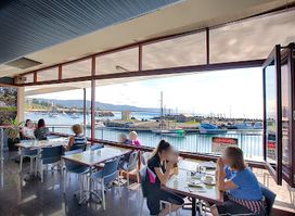 Bombora Seafood Cafe/Restaurant