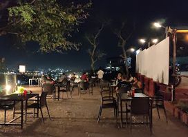 Vj's giardino by the Ganges