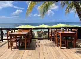 Beachers Bar & Grill Roatan