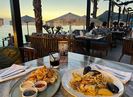 Aqua Lounge Bar & Restaurant