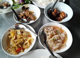 တက်နေဝန်း ထမင်းဆိုင်