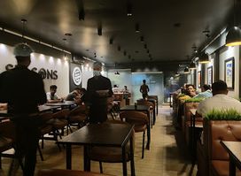 SEASONS Restaurant & Café