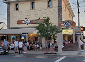 Dogtooth Bar & Grill