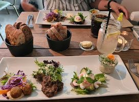 1401 - Tapas & Burgers
