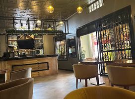 Ruts Cafe & Lounge