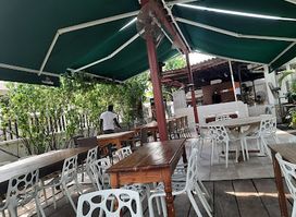 Pizze-Riah restaurant