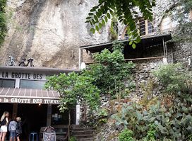 Restaurant La Grotte Des Tunnels