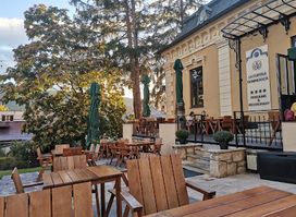 La Curtea Domnească