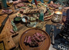 Lu & Na Barbecue Restaurant - Wijnbar