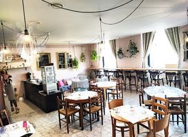Nha Cretcheu Café & Restaurant.