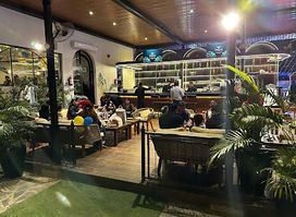 Vint Club - Restaurant | Cafe | Dining | Pool Party