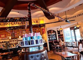 Max Brenner | שוקולד בר, קינוחים, קפה וחנות מתנות