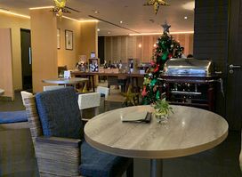 Breez Bistro.Bar