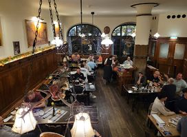 Weisses Bräuhaus im Tal