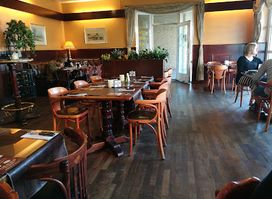La Vida Cafe Restaurant Pizza Pasta Place