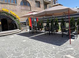 Van Tavern