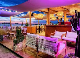 Yacht Beach Bar & Pizzeria
